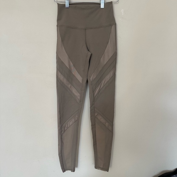 Alo Yoga High Waisted Leggings Epic in Gravel! - Picture 4 of 10